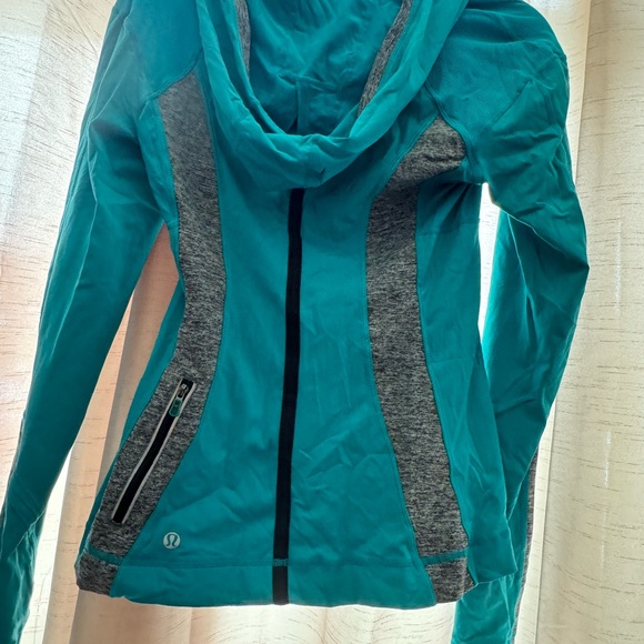 Lululemon- women’s Run for Your life pullover. Size 4. Teal blue with hood - Picture 2 of 10